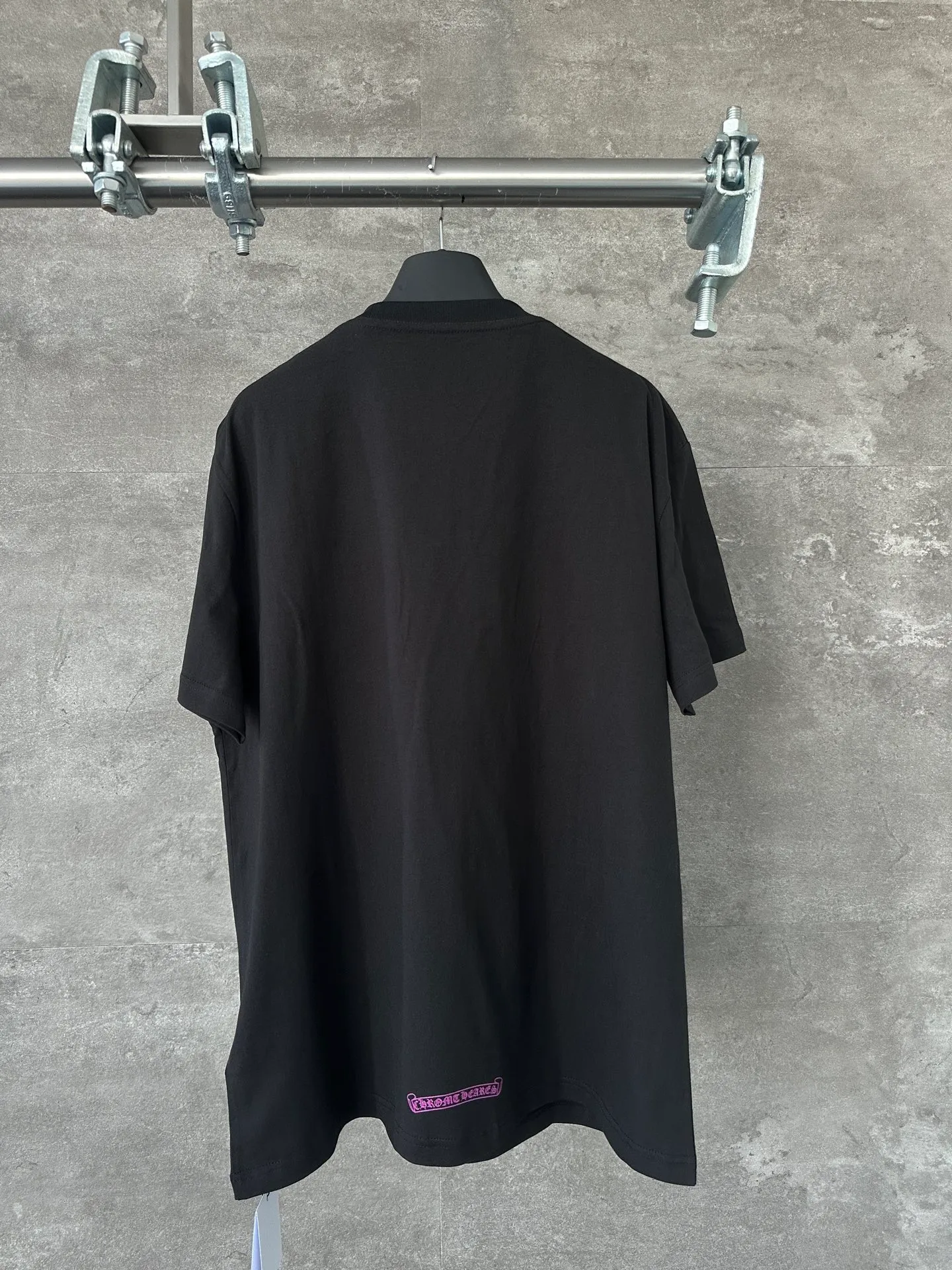 🅿️250 🔥 CH Crow Heart Classic Pocket Neck Sanskrit Printed Casual Loose Short-Sleeved T-shirt Uniform for Men and Women Black Print and White Color Size S M L Full Size Available from Stock Process Description: Made of combed cotton high-density ice-permeable fabric, ribbed custom-dyed, printed with imported glue, every wiring detail is strictly in accordance with YB to achieve 100% restoration of ZG quality